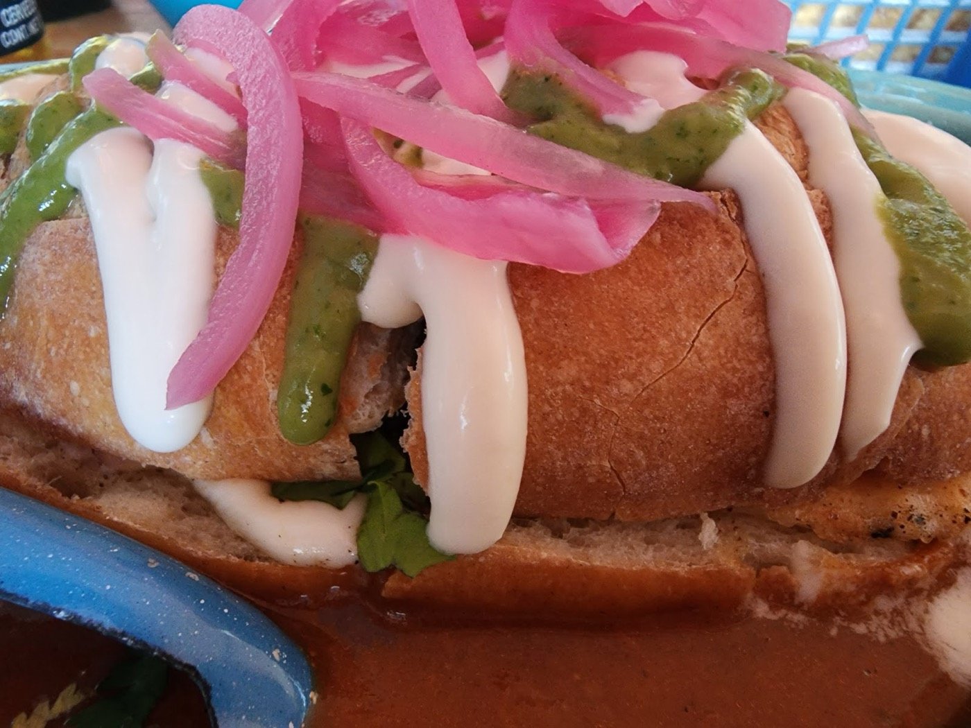 Torta bañada en salsa